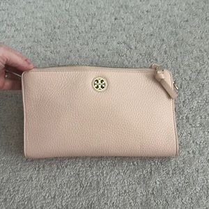 Tory Burch Wallet Crossbody purchased from Tory website.
